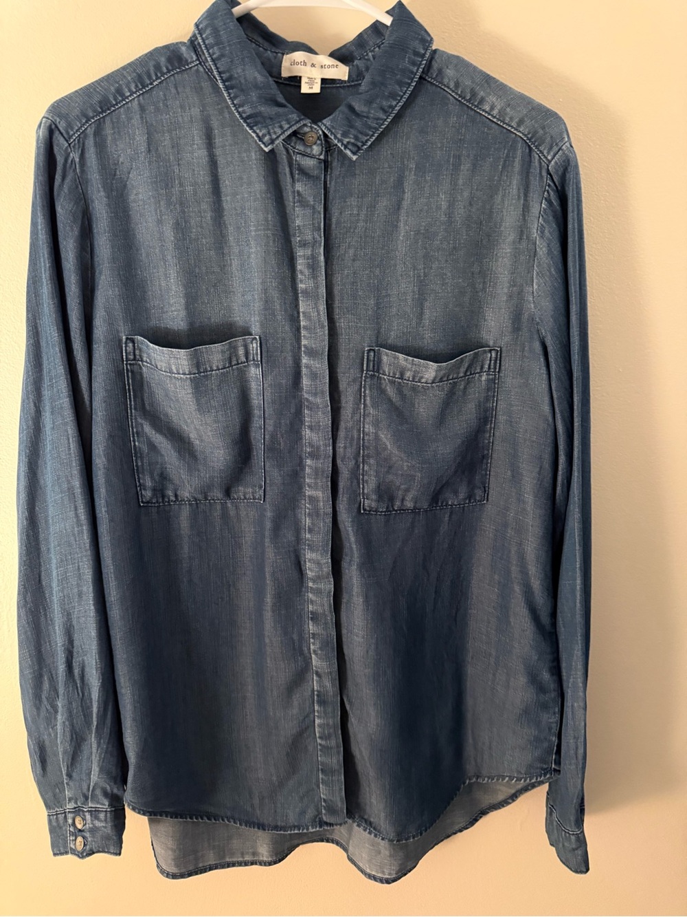 Anthropologie cloth & stone Faded Indigo Button-Up Shirt Size Medium Like New